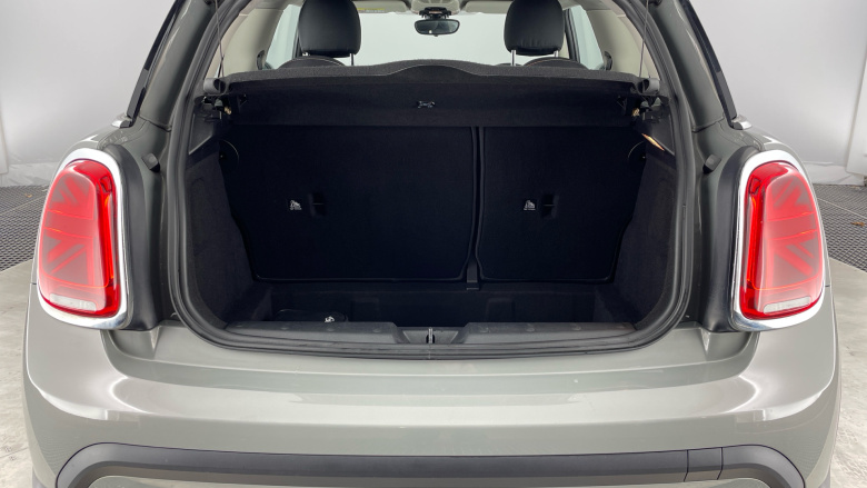 MINI Hatchback 1.5 Cooper Classic 3dr Petrol Hatchback